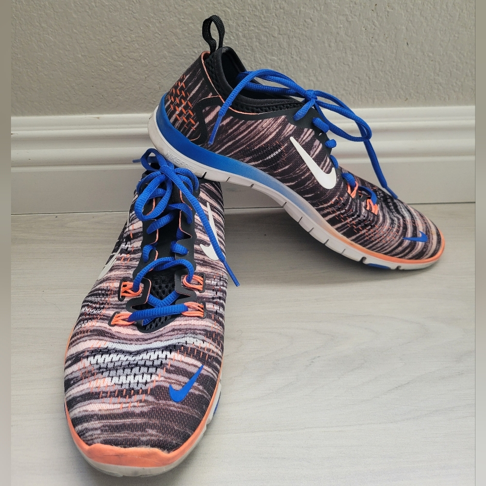 Nike Free Women's Black and Blue Athletic Shoes Size 8.5